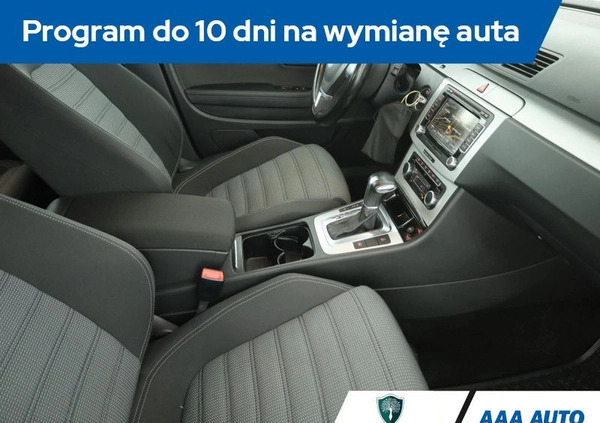 Volkswagen Passat CC cena 40000 przebieg: 132404, rok produkcji 2010 z Chęciny małe 172